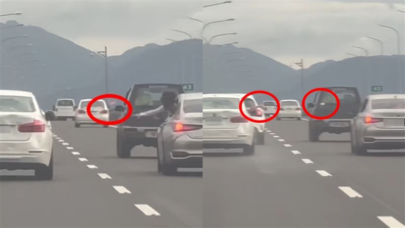 國道5號雙車併行，並且互丟物品，讓網友傻眼怒罵。 圖：翻攝自爆料公社