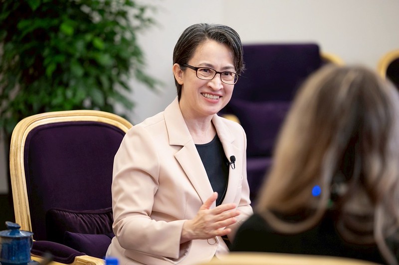 蕭美琴接受美國媒體「戰情室」（War Room）節目共同主持人暨駐白宮特派員Natalie Winters專訪。 圖：總統府提供