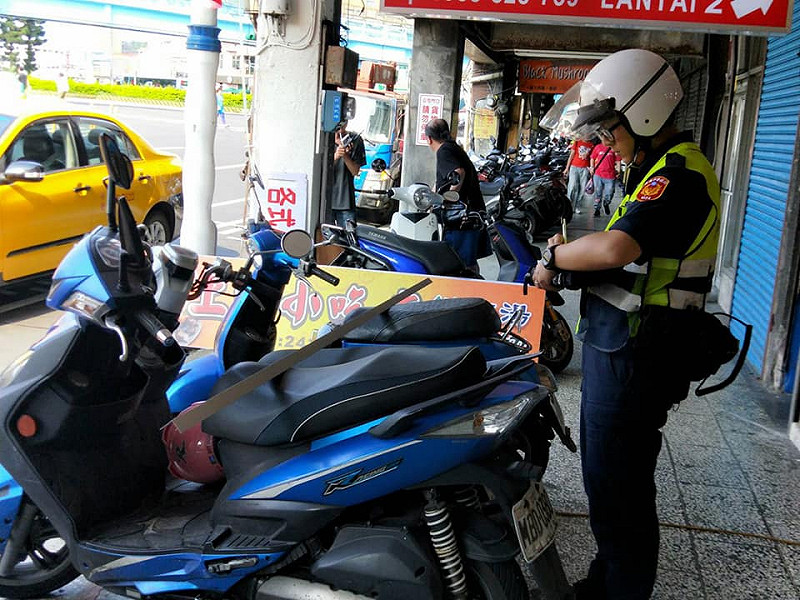 男子騎車違規遭警攔查，竟辱罵員警「畜生」，下場曝光。 圖：取自基隆市警察局第一分局網站（示意圖）