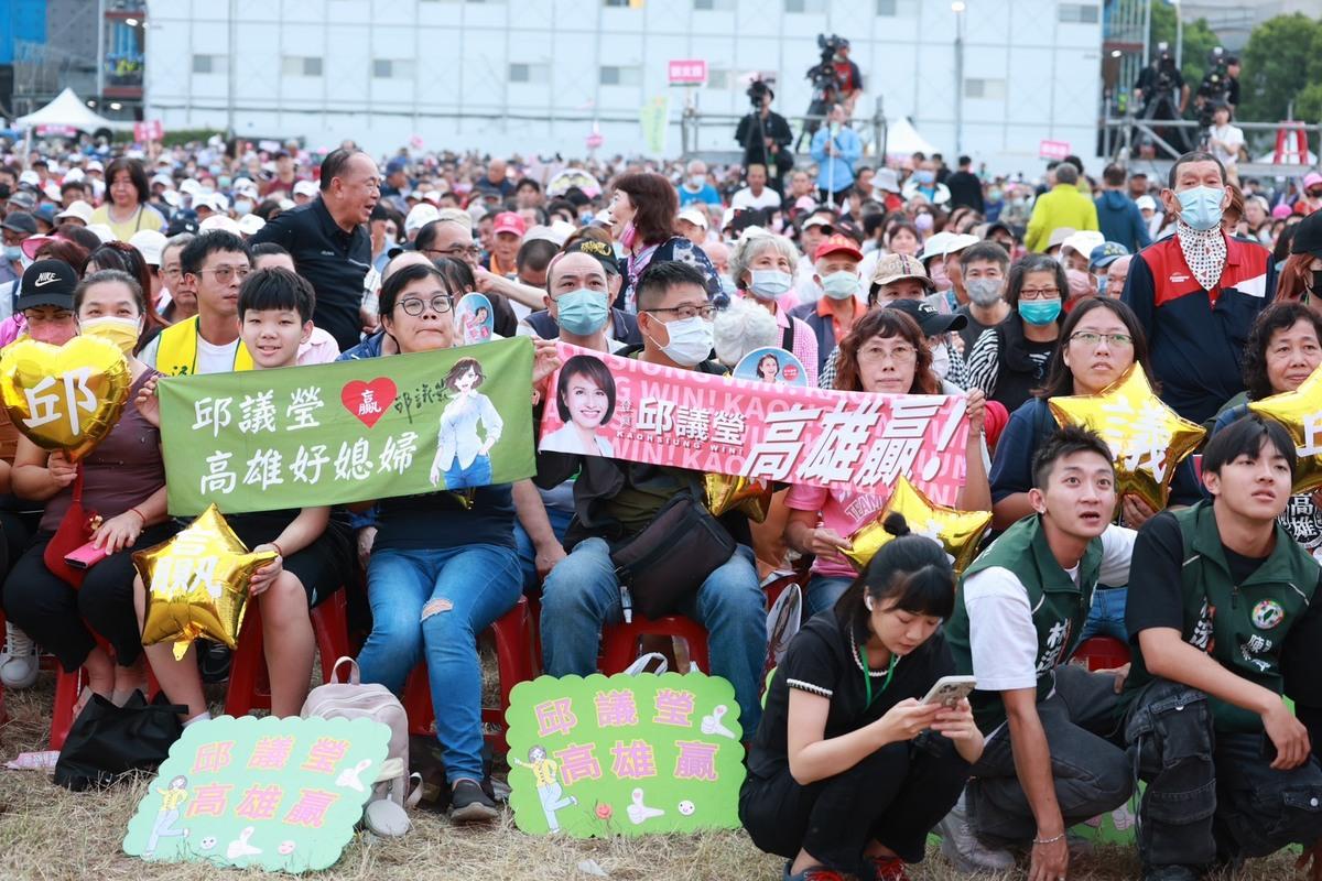邱議瑩鳳山造勢現場出現不少年輕身影。 圖：邱議瑩競選總部/提供