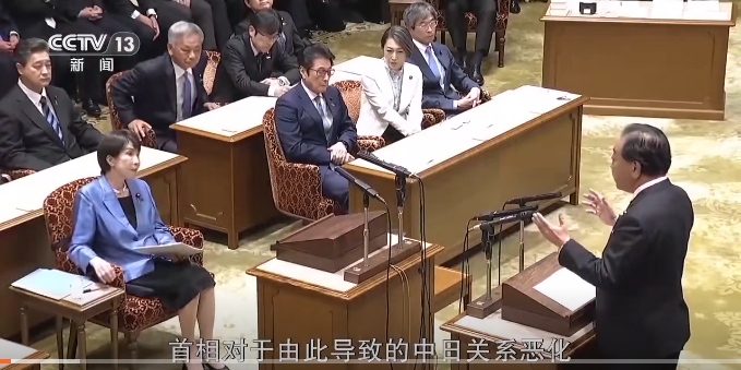 野田佳彥在黨揆辯論中質詢日本首相高市早苗。 圖 : 翻攝自央視新聞