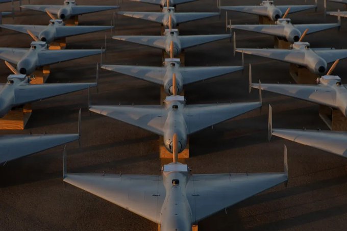 美國近期以「逆向工程」的方式，仿製了伊朗的「沙赫德-136 」無人機，並將其命名為「LUCAS」，交由在中東地區成立的新部隊「天蠍打擊特遣部隊」裝備，希望該部隊能在關鍵時刻「扭轉伊朗局勢」。 圖：翻攝自 @TTheBattlefield X 帳號
