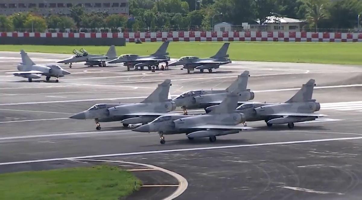 空軍司令部表示，針對0106飛安事件，已完成F-16型機「天安2號」停飛期間的特檢作業，並於12日恢復飛行訓練。 圖：翻攝自 X（資料照片）