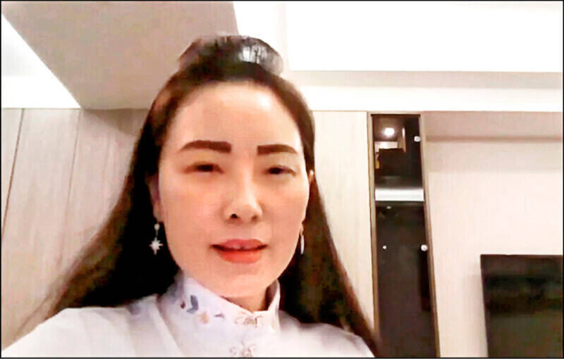 中配錢麗經營解放軍粉專「宣揚武統」，被廢止依親居留。 圖：翻攝臉書直播