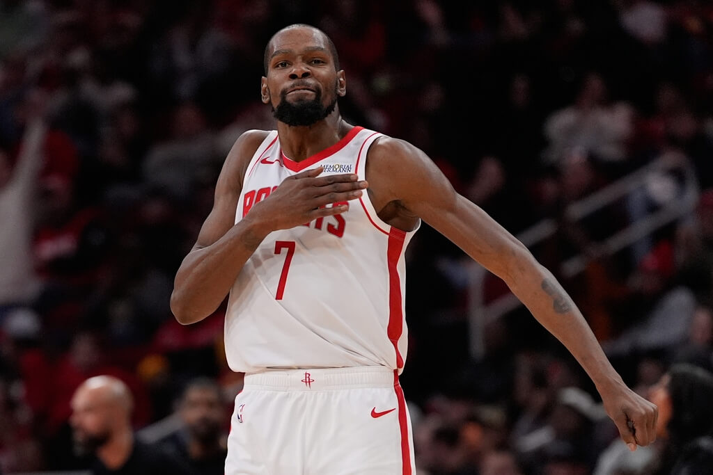 休士頓火箭球星杜蘭特5日晚間攻下28分，成為NBA史上第8位得分達3萬1000分的球員。（美聯社）