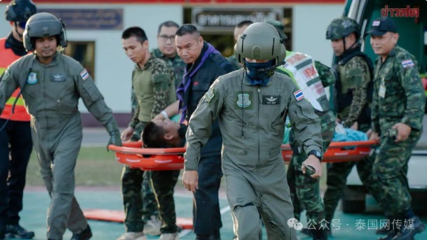 泰國方面聲稱，柬埔寨的相關襲擊行動導致 1 名士兵死亡、 4 名士兵受傷，強調已派遣 F-16 戰機、無人機等武器對柬埔寨境內軍事目標發起打擊。 圖：翻攝自 騰訊網 直新聞