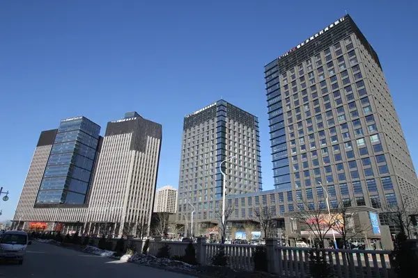 中國經濟成長放緩，陷入房地產市場低迷與財政壓力困境，地方政府還要開徵房產稅。 圖：翻攝自 X @duwen2023