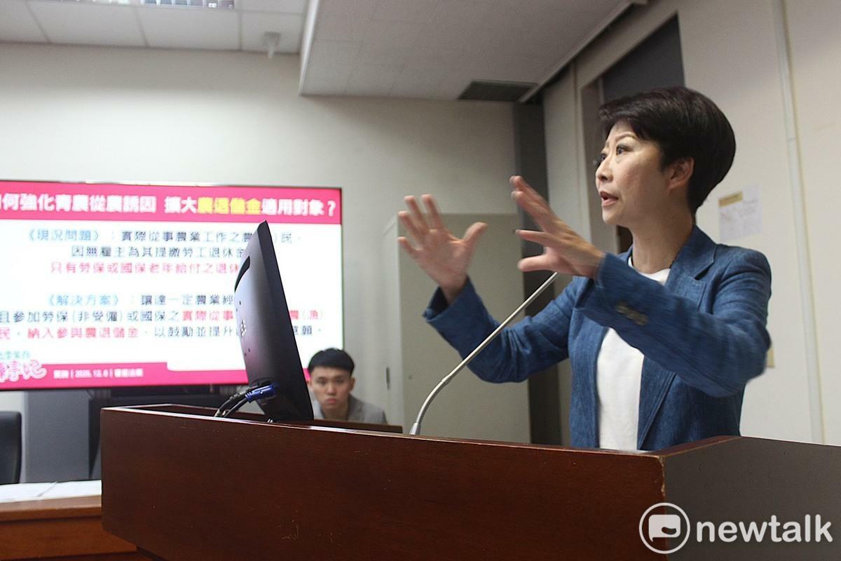 立委陳亭妃表示，立法院經濟委員會審查《農民退休儲金條例》修正草案，她直言行政院久未將院版送進立法院，農退儲金與老農津貼都是農民最重視的權益，「大家早就有共識，但行政院遲遲不送版本到立法院，我們只好先排審，逼你們動起來。」 圖：陳亭妃服務處提供