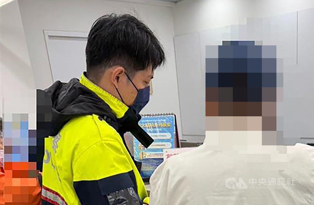 彰化縣60歲男子誤信網路假投資，至銀行臨櫃要提領新台幣60萬元，行員察覺有異通報，男子先稱要還錢給家人，又改口要當生活費，經員警勸說，他才得知差點掉入詐騙集團陷阱，取消提領念頭。（翻攝照片）中央社記者鄭維真傳真　114年12月9日