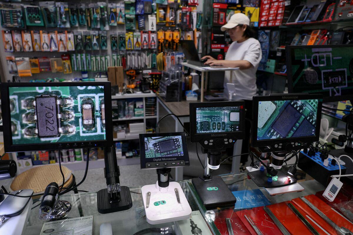 對中國晶片生態的影響方面，多位從業者指出，H200 主要用於模型訓練，與中國 AI 晶片以推理為主的應用場景並不直接衝突。 圖:達志影像/路透社