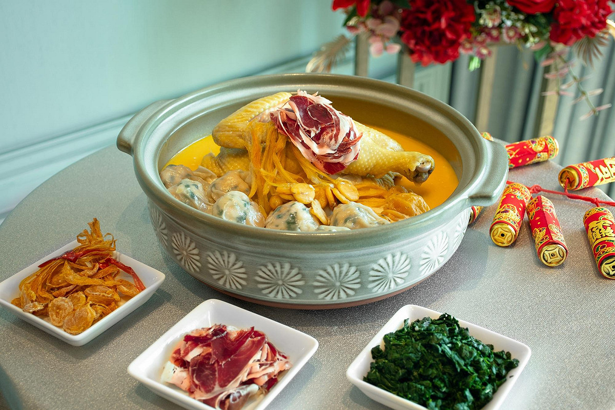 李方艾美酒店開運金湯》由中餐行政主廚親熬監製，從備料到出湯皆堅持手工製程。 圖：李方艾美酒店/提供