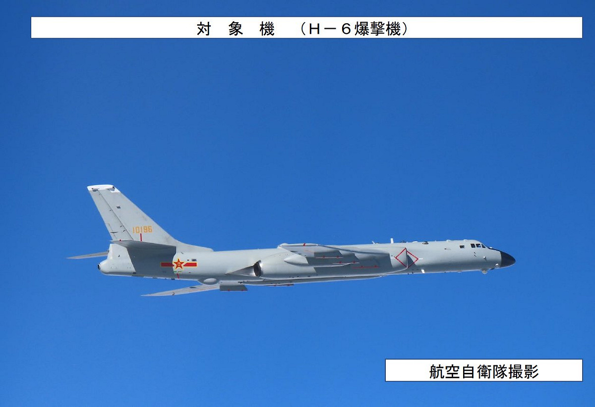 針對中俄機隊的飛行行動，日本防衛大臣小泉進次郎發表批評，認為相關行為可能危害日本的國家安全。圖為轟-6 轟炸機。 圖：翻攝自 @shinjirokoiz X 帳號