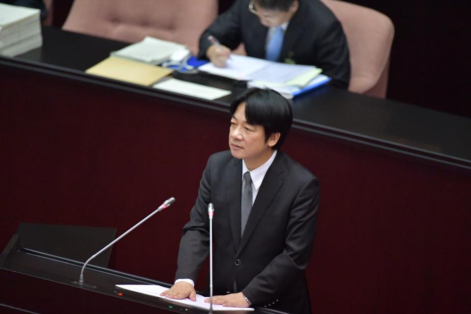 行政院長賴清德臉書發文，要求交通部年底前提出「新車評價制度（NCAP）」建置計畫，以確實保障民眾的行車安全及消費者資訊。