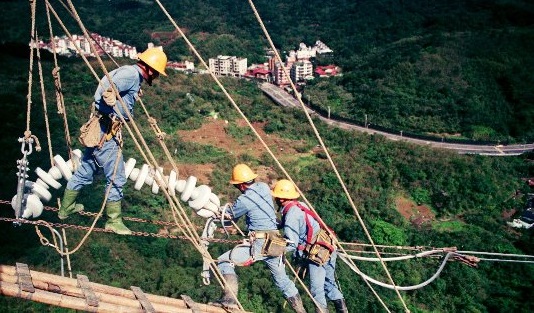 國營事業中油、台電、台糖及台水，11 月11日將由經濟部進行新進職員甄試，預估錄取率為3.36%，起薪3萬5000元至3萬8000元不等。 翻攝自台電臉書粉絲團
