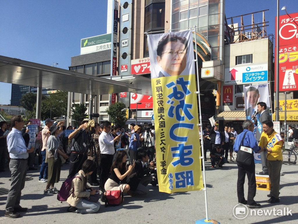 2017大選大健鬥的立憲民主黨的創黨者之一的長妻昭等在東京７區的中野車站前聯合舉行政見發表會 圖 : 劉黎兒/攝