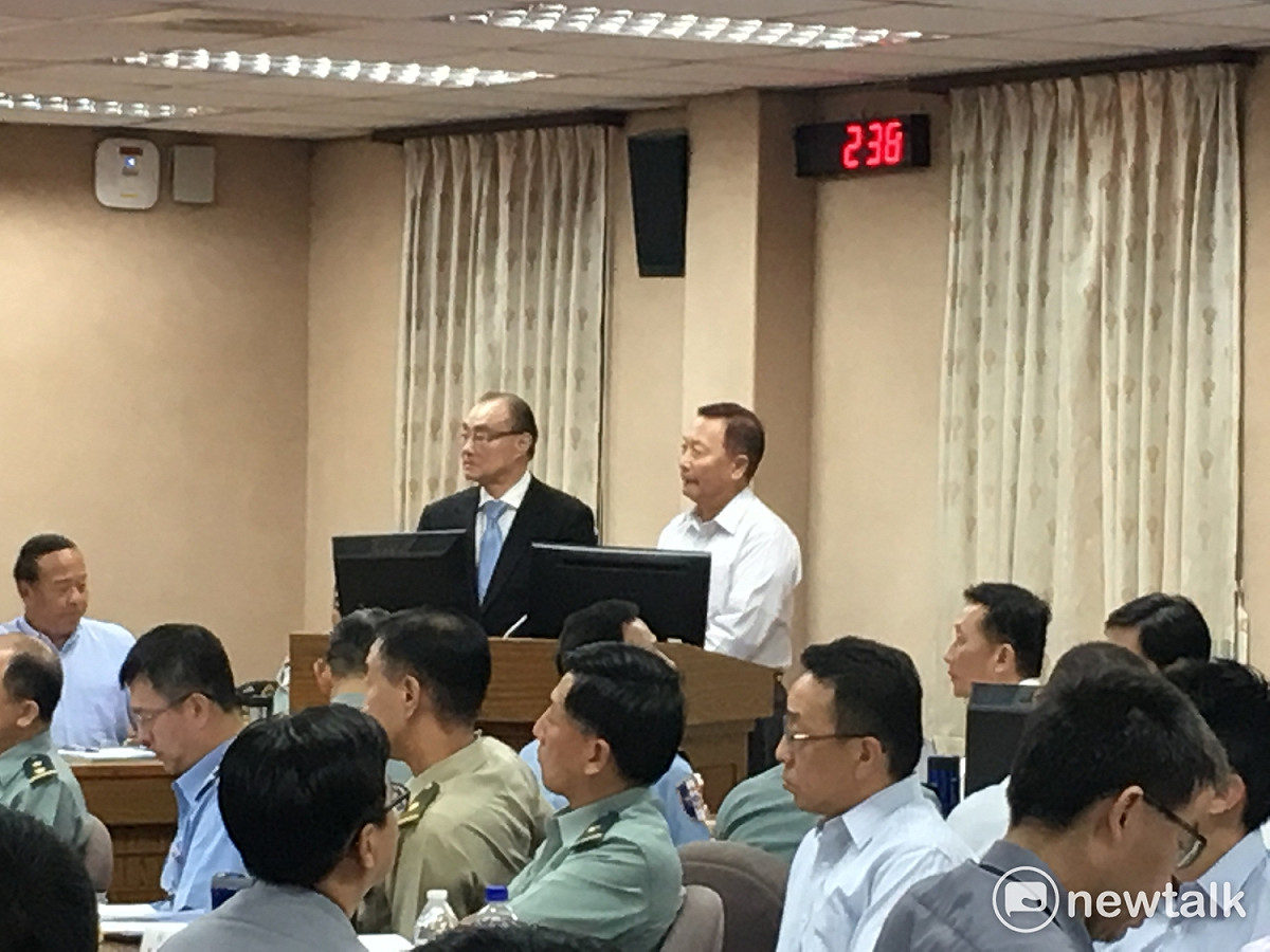 國防部長馮世寬列席立法院外交國防委員會。 圖：黃韋銓/攝