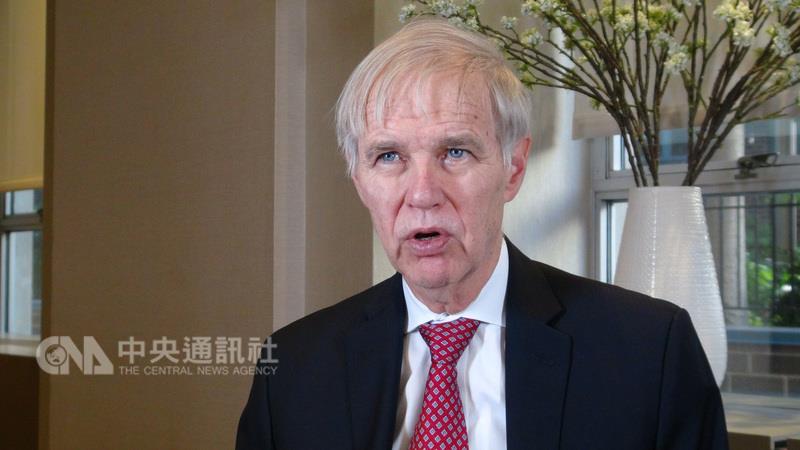 前美國在台協會（AIT）主席卜睿哲指出，總統蔡英文已釋出許多善意，北京仍在未使出全力的情況下壓迫台灣；中共19大後的兩岸關係，端看北京如何看待台灣的政局發展。 圖 : 中央社