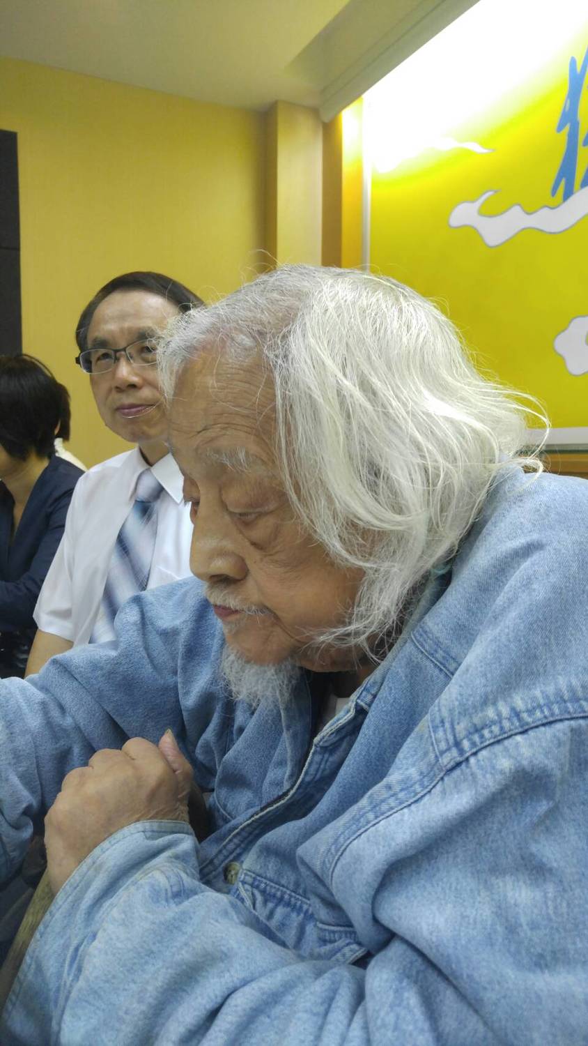 史明現身生日分享會記者會表示，「我們努力得不夠，讓台灣至今無法獨立。」 圖：史明基金會/提供
