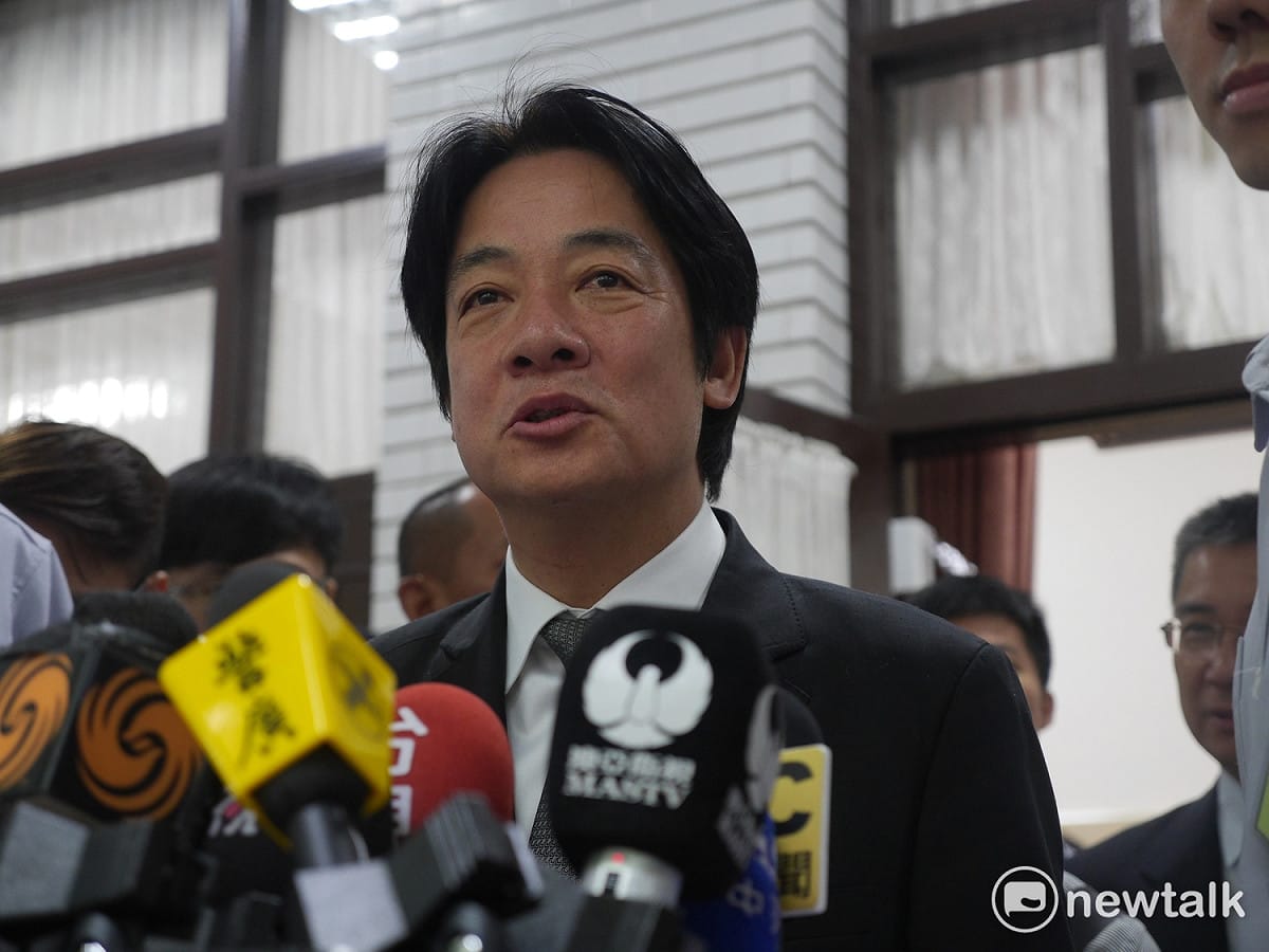 退輔會主委李翔宙為了榮民榮眷基金會的董事長改選風波，被質疑「求官」，昨下午提出辭職請求，今天他也未赴立院備詢，行政院長賴清德上午替他喊話，「今天他未出席，可能是心情尚未平復」。 圖：趙婉淳／攝