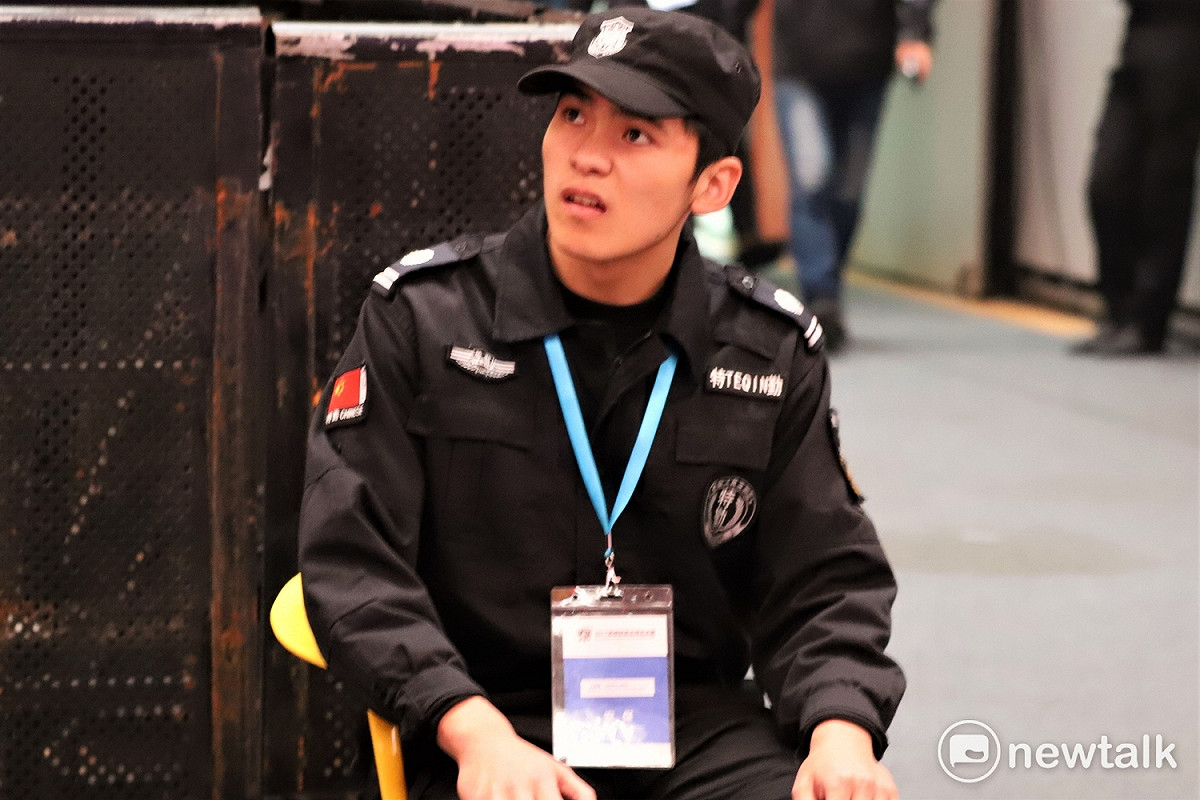 RNG敗陣，就連保安人員都一臉不可置信。 圖：蔡幸秀/攝