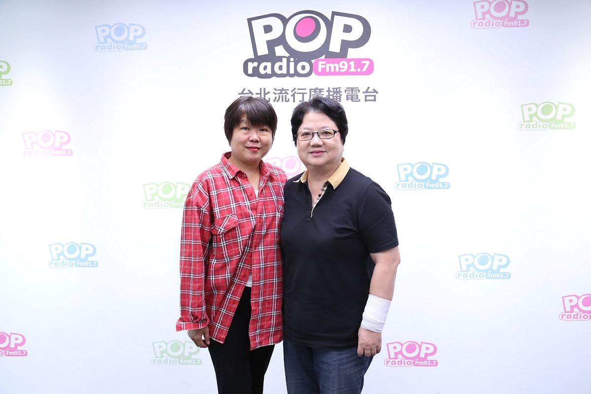 台北市議長吳碧珠（右）今（13）日接受《POP搶先爆》黃光芹（左）專訪。 圖：《POP搶先爆》提供