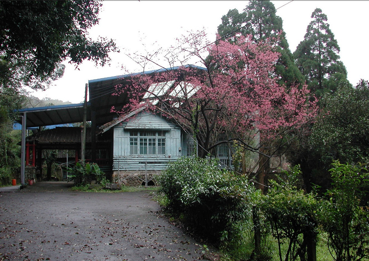 2002年，北市府委託北藝大建築系教授林會承檢測草山御賓館建築概況，當時洋館的樣貌。 圖：翻拍自北藝大建築系教授林會承報告書