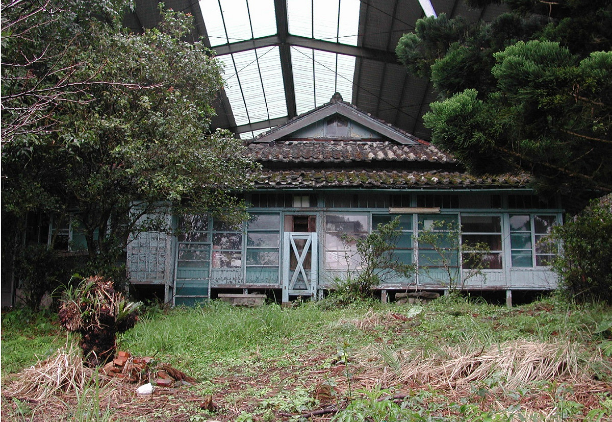 2002年，北市府委託北藝大建築系教授林會承檢測草山御賓館建築概況，當時日本家的樣貌。 圖：翻拍自北藝大建築系教授林會承報告書