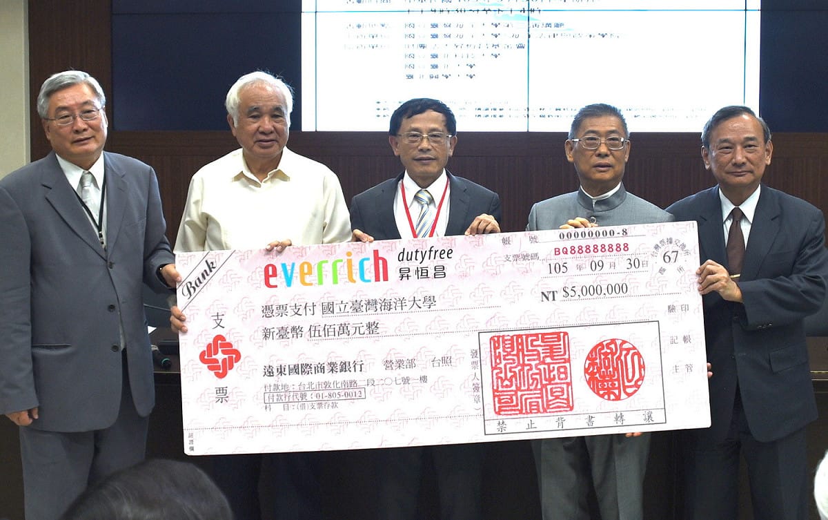 昇恆昌董事長昇恆昌分兩次捐500萬，共1000萬元給海洋大學，挹注海大新設立的海洋法律與政策學院院務推展。 圖：國立臺灣海洋大學/提供