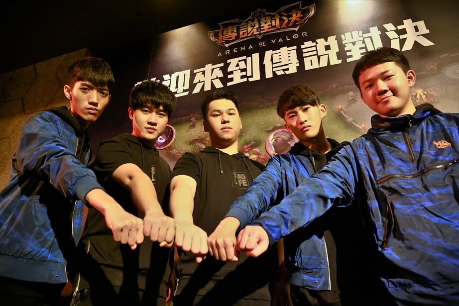 SMG戰隊今(14)日奪得GCS夏季冠軍賽總冠軍，左起為Liang、Genji、Hanzo、ChiChi以及Sirenia。 圖：朱泓任/攝