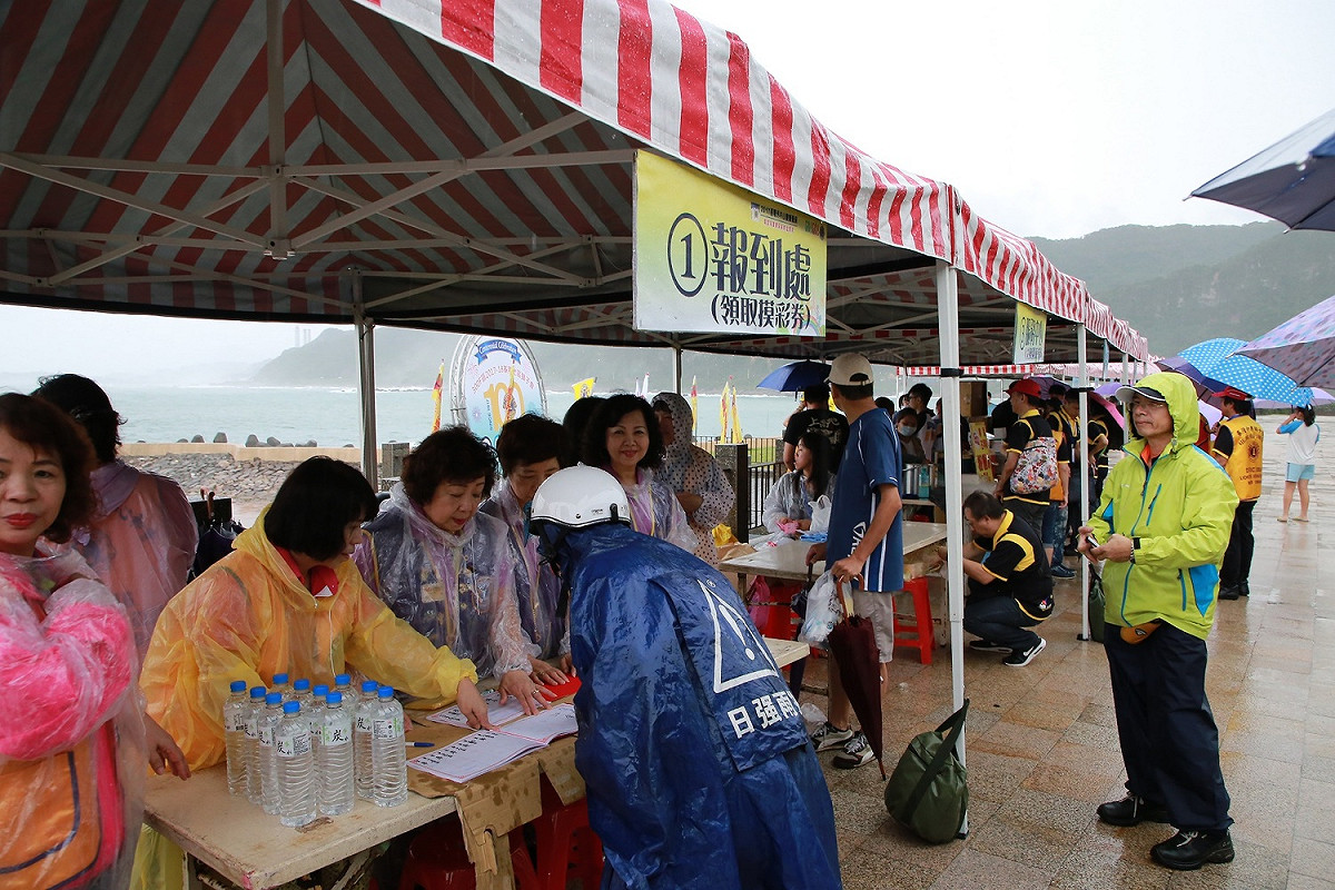 主辦單位安排園遊會與摸彩活動。 圖：基隆市政府／提供