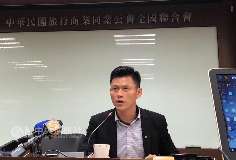 台灣戲院公會組成的旅遊團15日上午在湖北省三峽遇土石流，3死2傷。中華民國旅行商業同業公會全國聯合會副理事長呂中豪（圖）表示，事發過後，目前有9名團員與1名領隊留在醫院陪伴傷者，另有29名團員和1名領隊繼續接下來的行程。 圖 : 中央社