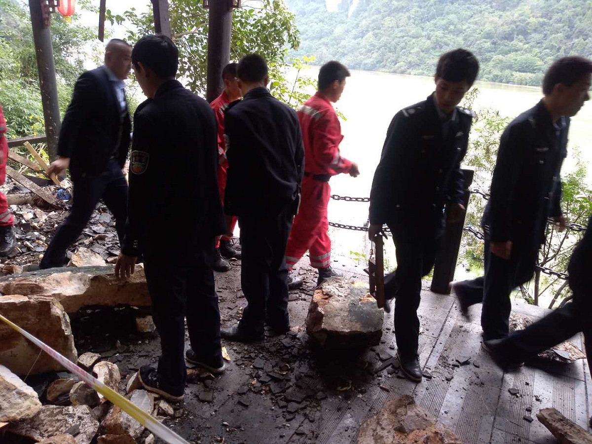 中國湖北省宜昌市三峽區域風景區遭遇土石流掩埋意外事件的旅行團，由東晟旅行社帶團。 圖：宜昌市政府/提供