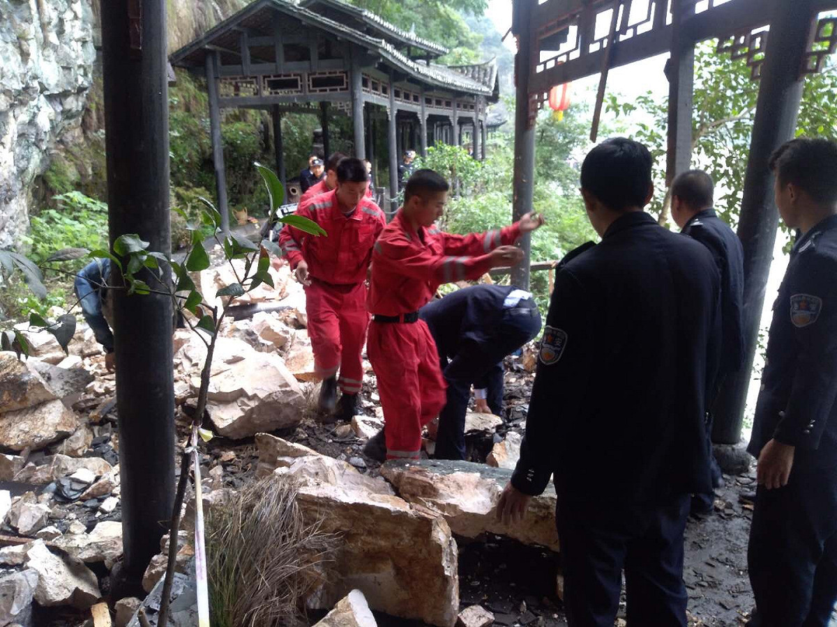 中國湖北省宜昌市三峽區域風景區遭遇土石流掩埋意外事件的旅行團，由東晟旅行社帶團。 圖：宜昌市政府/提供