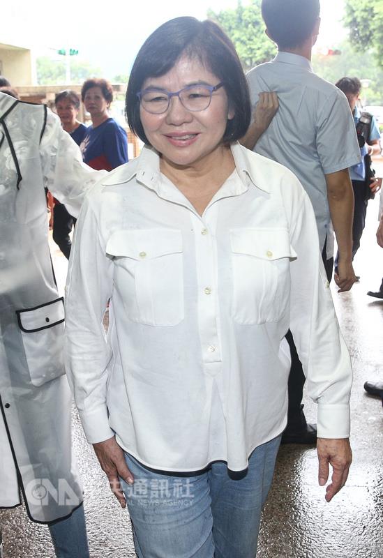 國民黨10縣市黨部主委今天首度進行直選，台北市黨部主委選舉由前國民黨主席馬英九等人力挺的前台北市民政局長黃呂錦茹擊敗台北市議員鍾小平。 圖 : 中央社