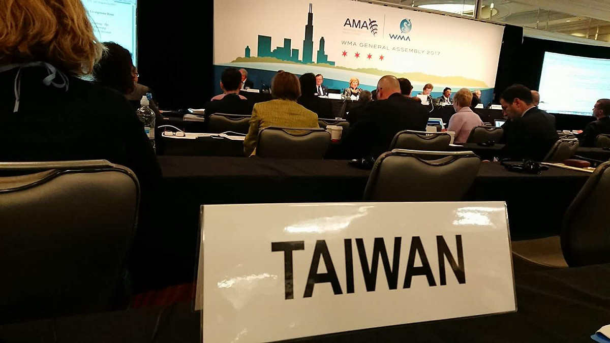 李憲章表示，外交部感謝世界醫師會理事會的決定，也盼世界醫師會不受政治問題干擾，專注於醫療及健康的重要議題，並肯定台灣醫師會積極參與及貢獻。 圖：翻攝自王必勝臉書