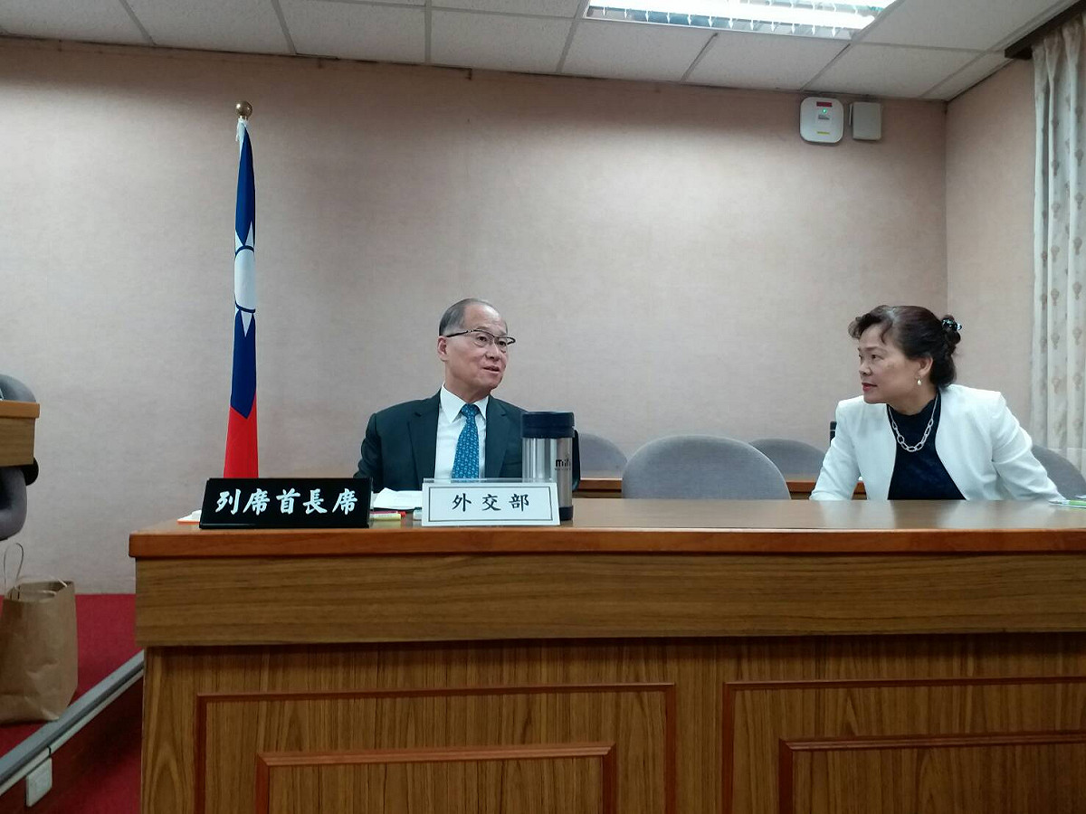 外交部長李大維到立法院外交委員會備詢，對於蔡英文過境美國一事，他說，最快明天公佈。 圖：本報攝影中心/攝