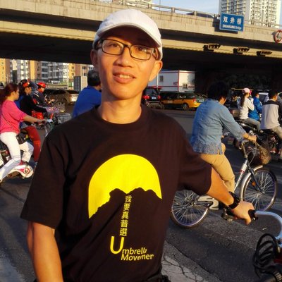 胡佳說：「今年顯然為了防止我在北戴河海邊搞海祭，無論是紀念劉曉波，還是紀念六四。所以根本就沒有讓我在海邊住，而是到秦皇島市中心，原來秦皇島市委和市政府邊上，一個叫半島四季的酒店」。 圖：翻攝自胡佳推特（資料照片）