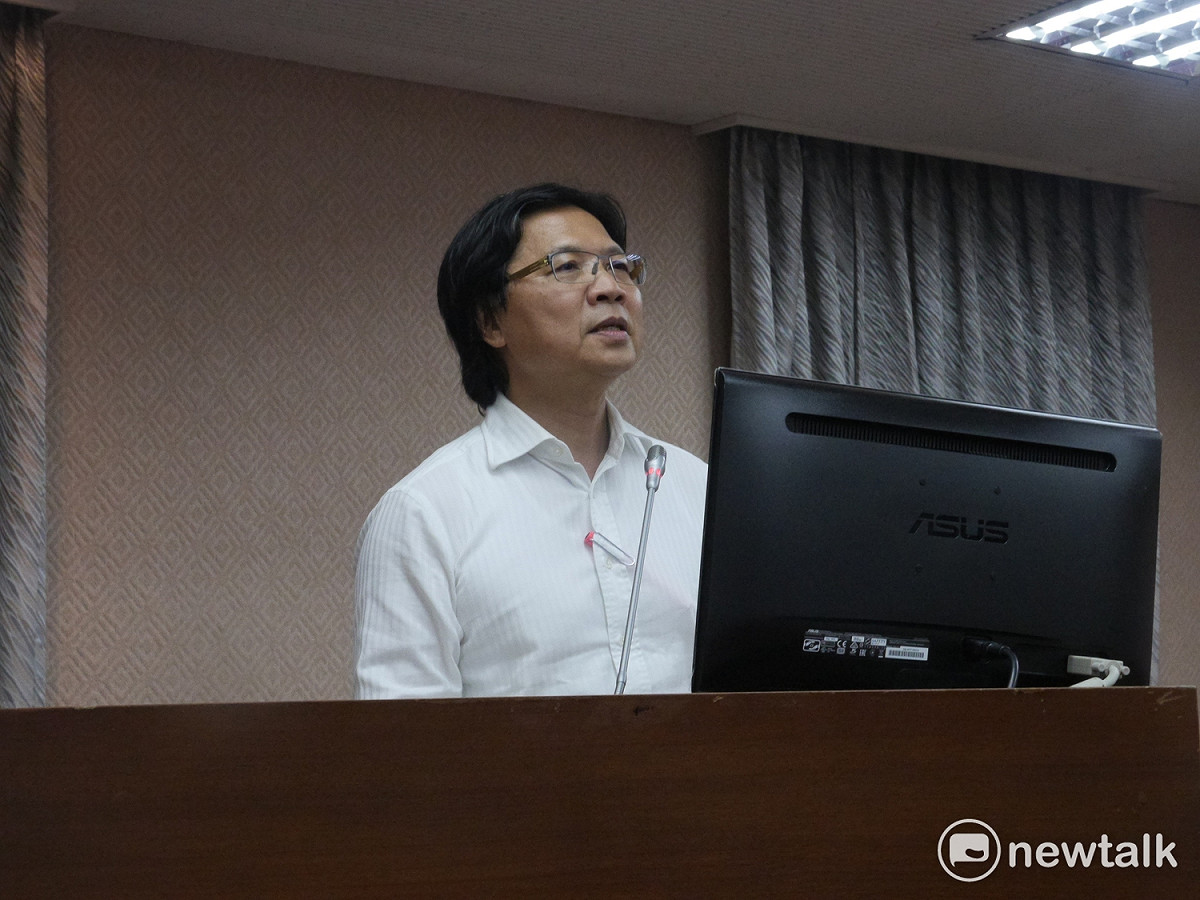 葉俊榮今（20）日再度強調，台灣是個族群多元國家，不管是原住民或規劃外國人，都容許用中文跟羅馬拼音並列，這是族群友善態度，至於有人主張單純用羅馬拼音，我們會詳細徵詢，這也是尊重族群的措施，不應被曲解。 圖：新頭殼資料照片