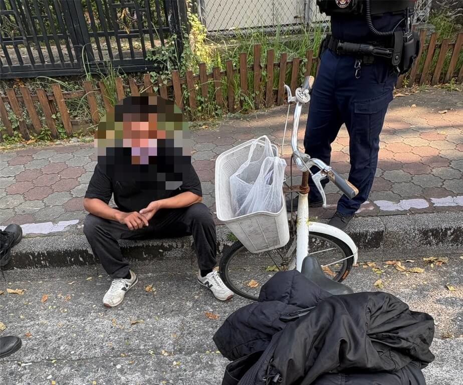 屏東縣曾姓男子（圖）13日下午酒後精神狀況不穩，竟持美工刀追逐2名高中生，警方獲報後火速趕赴現場將人控制，所幸無人受傷，警方訊後依殺人未遂、恐嚇等罪嫌，將曾男移請屏東地檢署偵辦。（屏東縣政府警察局屏東分局提供）中央社記者黃郁菁傳真　114年12月13日