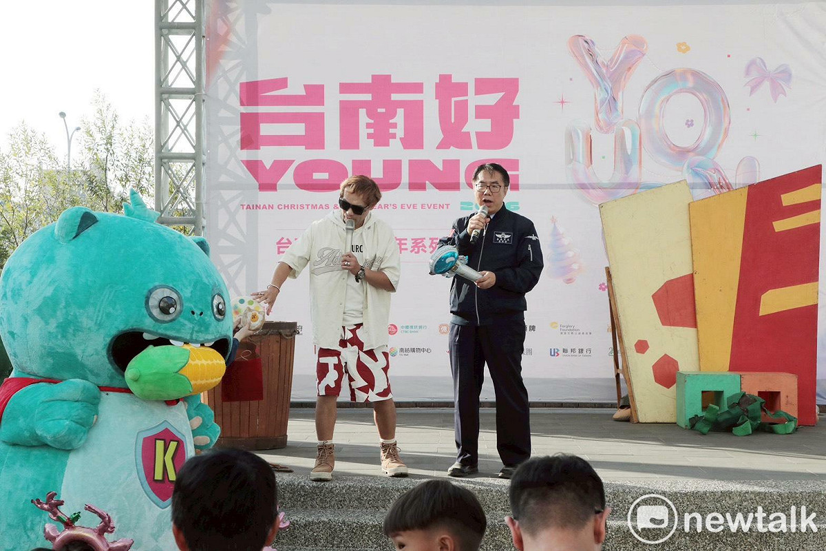 「2026台南好young」最後一場親子活動今日在東區時代公園熱鬧登場，吸引近6000人次參加，台南市長黃偉哲也到場，透過機智有獎徵答與親子互動，為活動增添歡樂氣氛。 圖：台南市政府提供