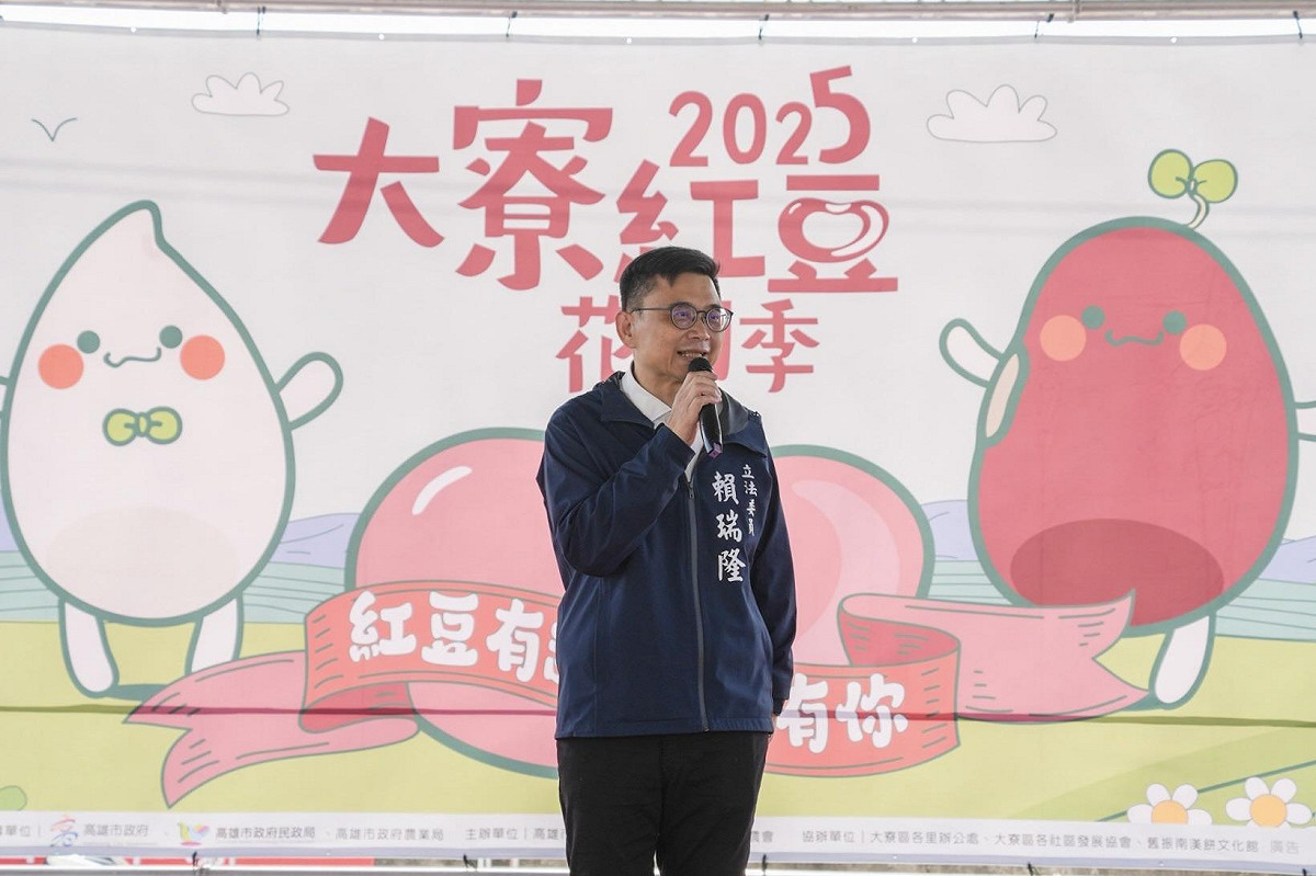 賴瑞隆盛讚大寮紅豆是高雄引以為傲的農特產之一。 圖：賴瑞隆辦公室/提供