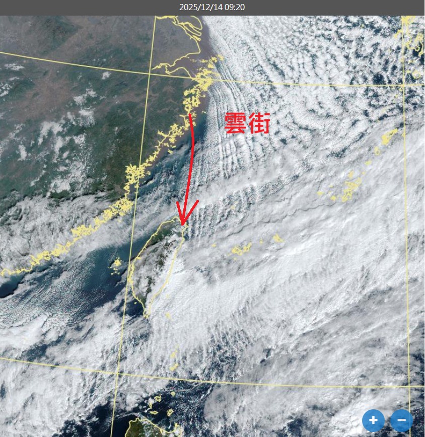 氣象專家鄭明典在臉書分享最新衛星雲圖，指台灣周邊有「雲街」出現。 圖：取自鄭明典臉書