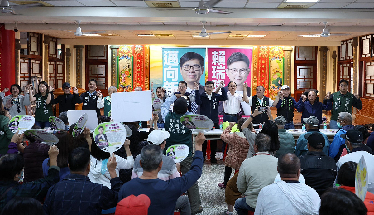 賴瑞隆在北高雄茄萣區舉辦「來呦！隆作伙」說明會。 圖：賴瑞隆辦公室/提供
