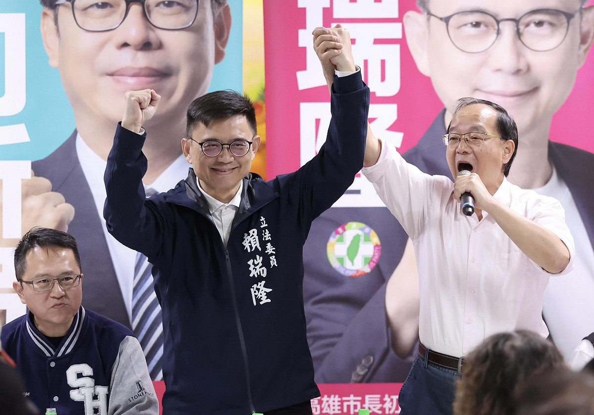 王瑞德(右)呼籲團結共同選出最好的賴瑞隆(左)，守護高雄人的尊嚴。 圖：賴瑞隆辦公室/提供
