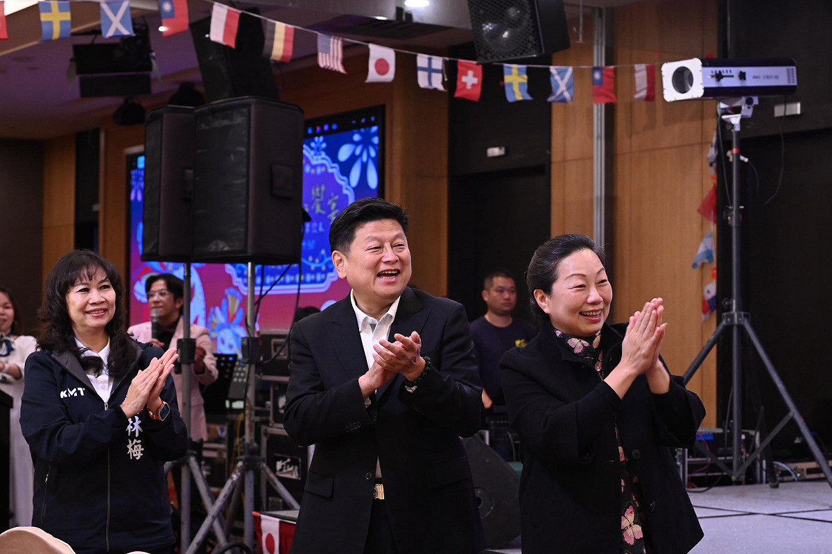花蓮縣長徐榛蔚、國民黨立院黨團總召傅崐萁夫婦。