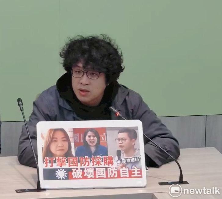 國民黨質疑軍工採購，綠委沈伯洋以施華洛世奇舉例，做水晶也能做狙擊鏡。 圖：金大鈞/攝