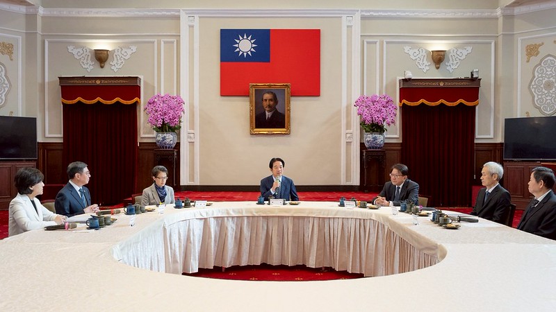 賴清德與行政院長卓榮泰、考試院長周弘憲國政茶敘 圖：總統府提供