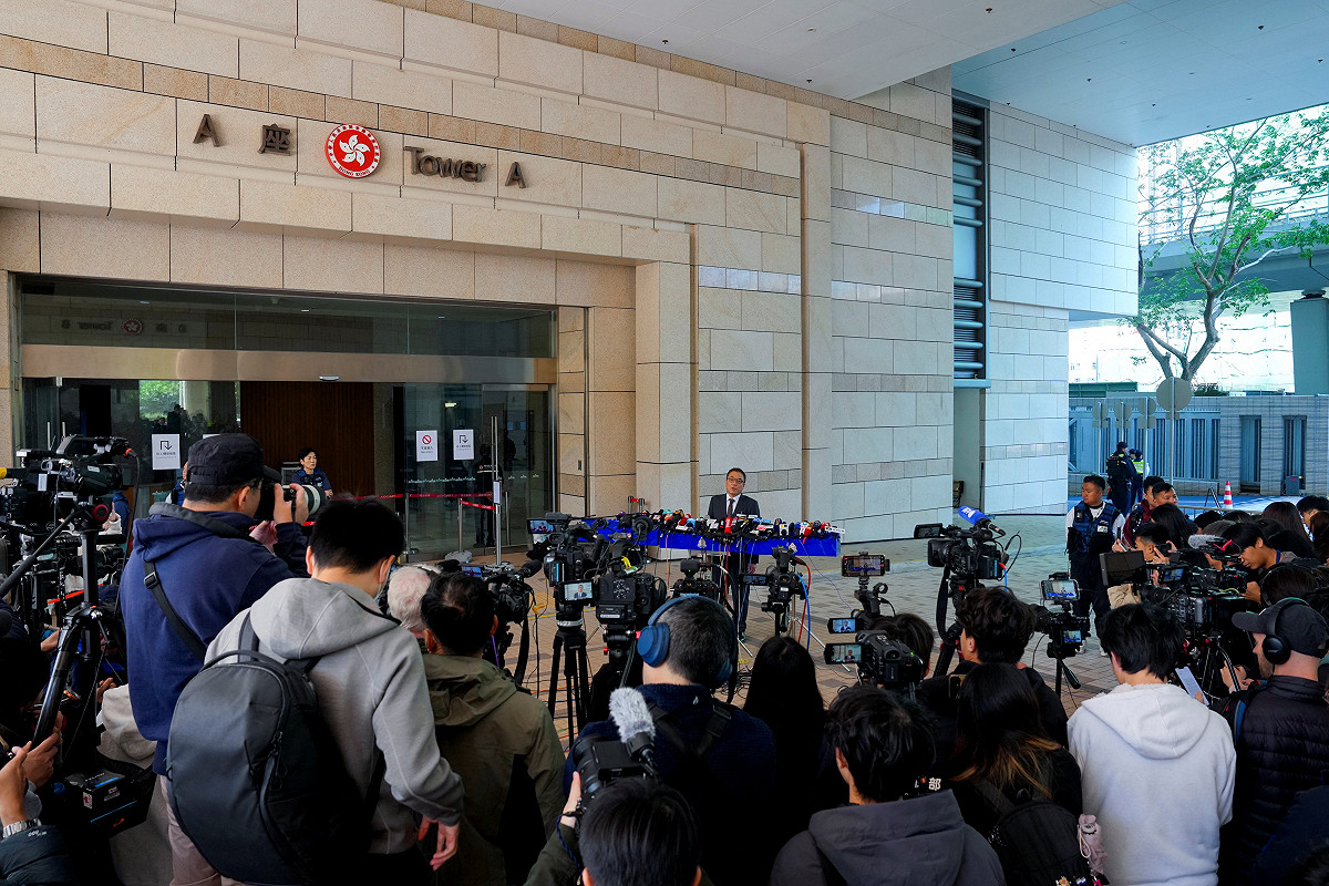 香港警務處國家安全處高級總警司李桂華於15日黎智英案宣判後，在西九龍裁判法院向媒體發表談話。 圖：達志影像/路透社