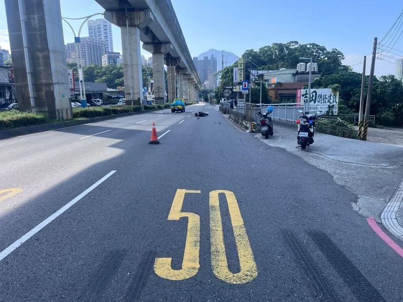 新北市淡水區今日上午發生死亡車禍。 圖：翻攝畫面