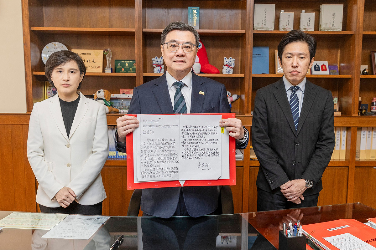 卓榮泰不副署財劃法，並加註意見。 圖：翻攝自卓榮泰臉書